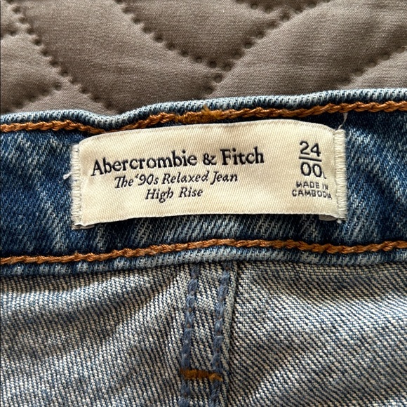 Abercrombie & Fitch High Rise “The 90’s” Jeans - Picture 6 of 9